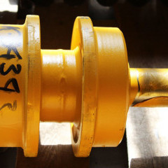 Каток поддерживающий 14X-30-00140 KOMATSU D65E-12 14X-30-00143