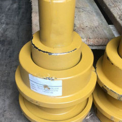 Каток поддерживающий 2-3300 HYUNDAI R250LC-7 81EM-10030 81EM-10030 Каток поддерживающий 2-3300 HYUNDAI R250LC-7 81EM-10030 81EM-10030